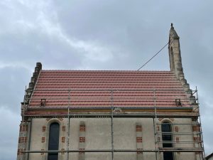 Réfection de toiture complète en tuiles plates sur Temple Protestant