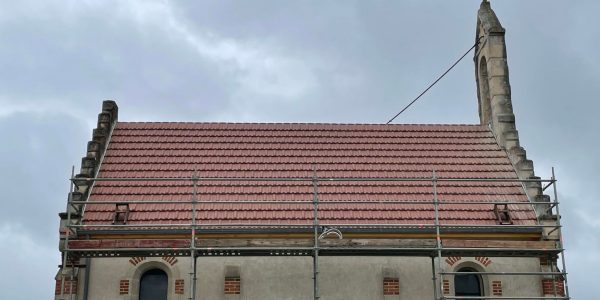 Réfection de toiture complète en tuiles plates sur Temple Protestant